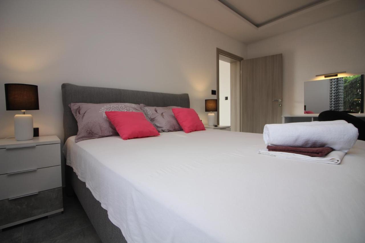 Apartments Toni Primosten Exterior photo