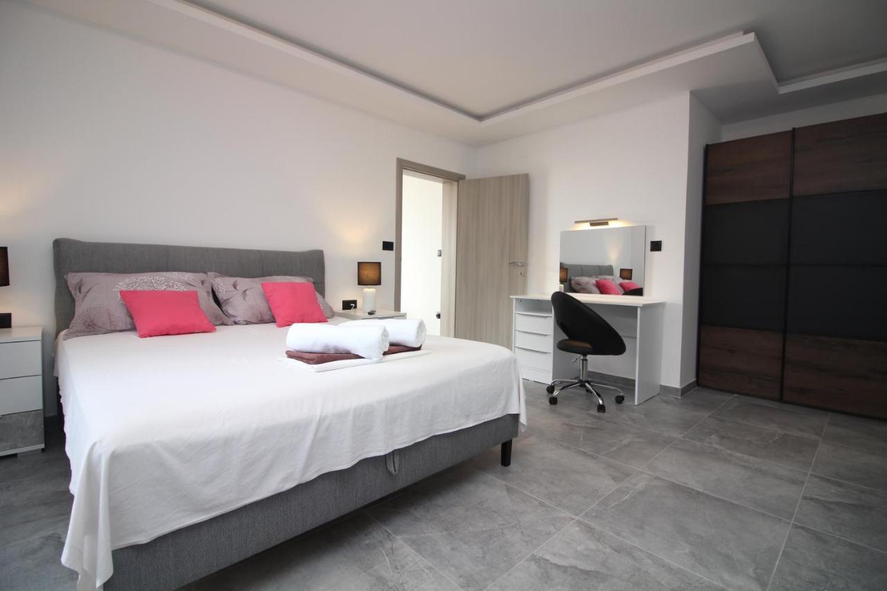 Apartments Toni Primosten Exterior photo